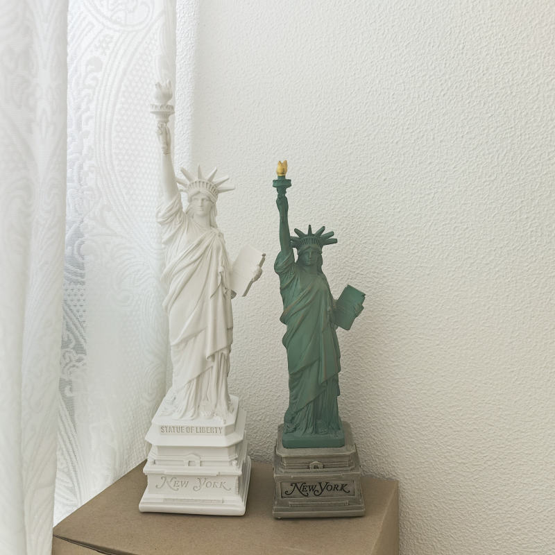 Statue of Liberty Model Desk A - Office Furniture York avaliação e preço