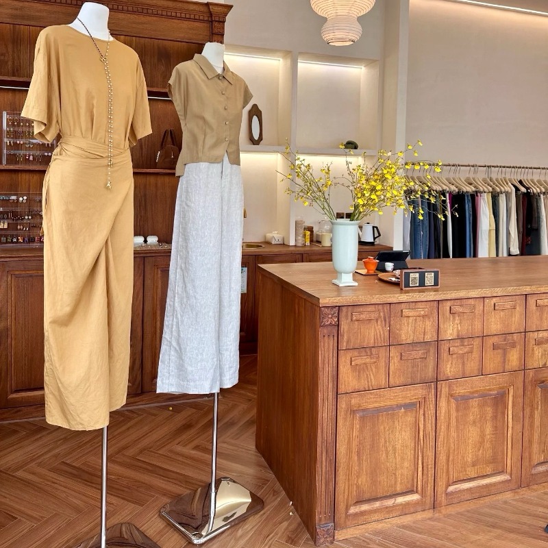 Clothing shop checkout page Me - Office Furniture Buyers avaliação e preço