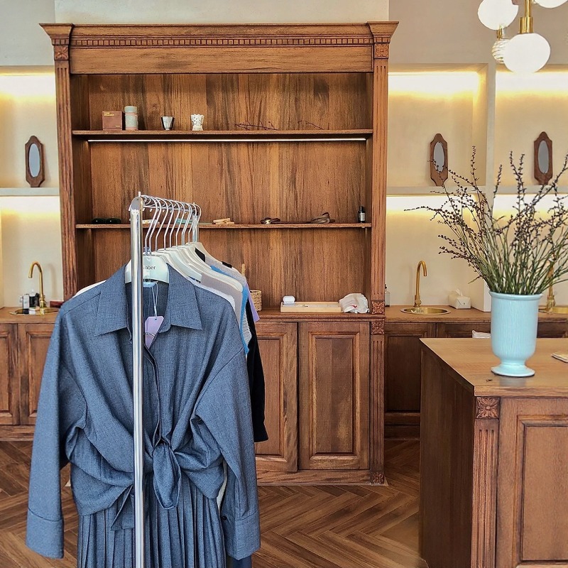Clothing shop checkout page Me - Office Furniture Buyers avaliação e preço